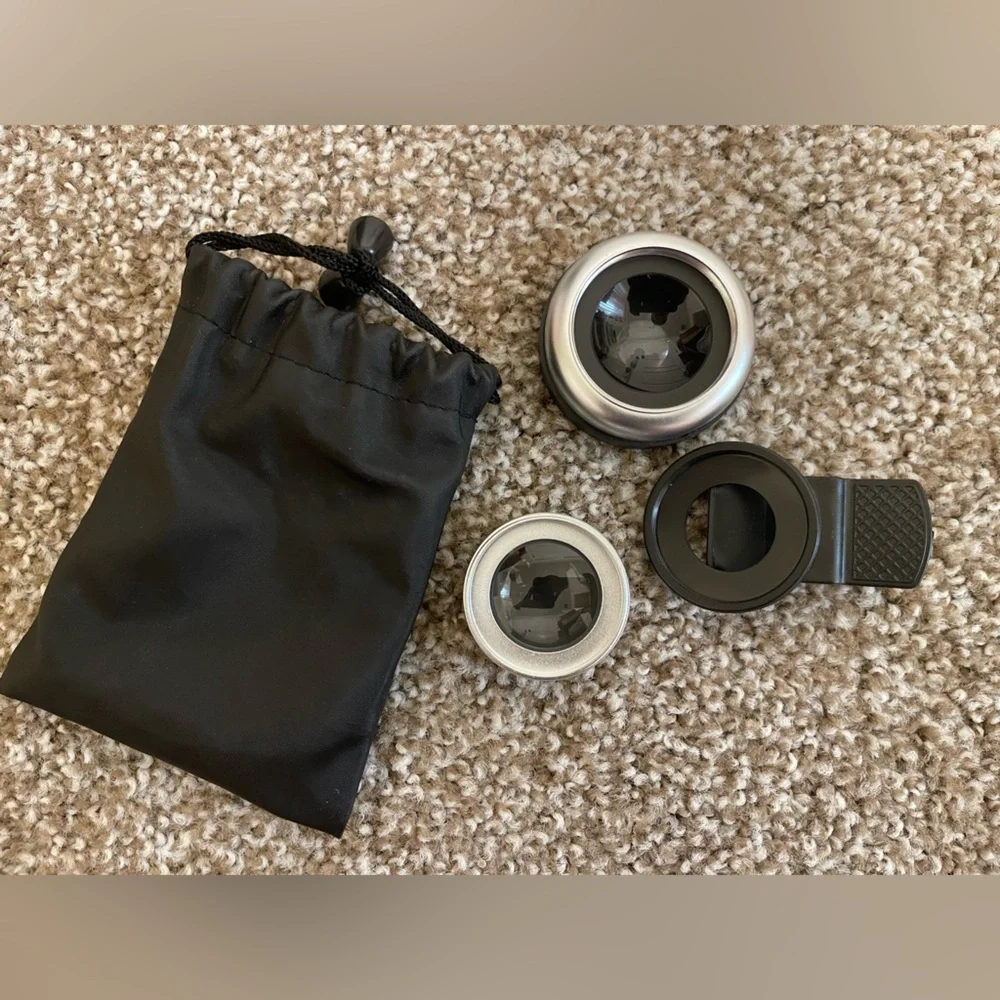 Universal 3-in-1 Clip-On Smartphone Camera Lenses - Black & Silver